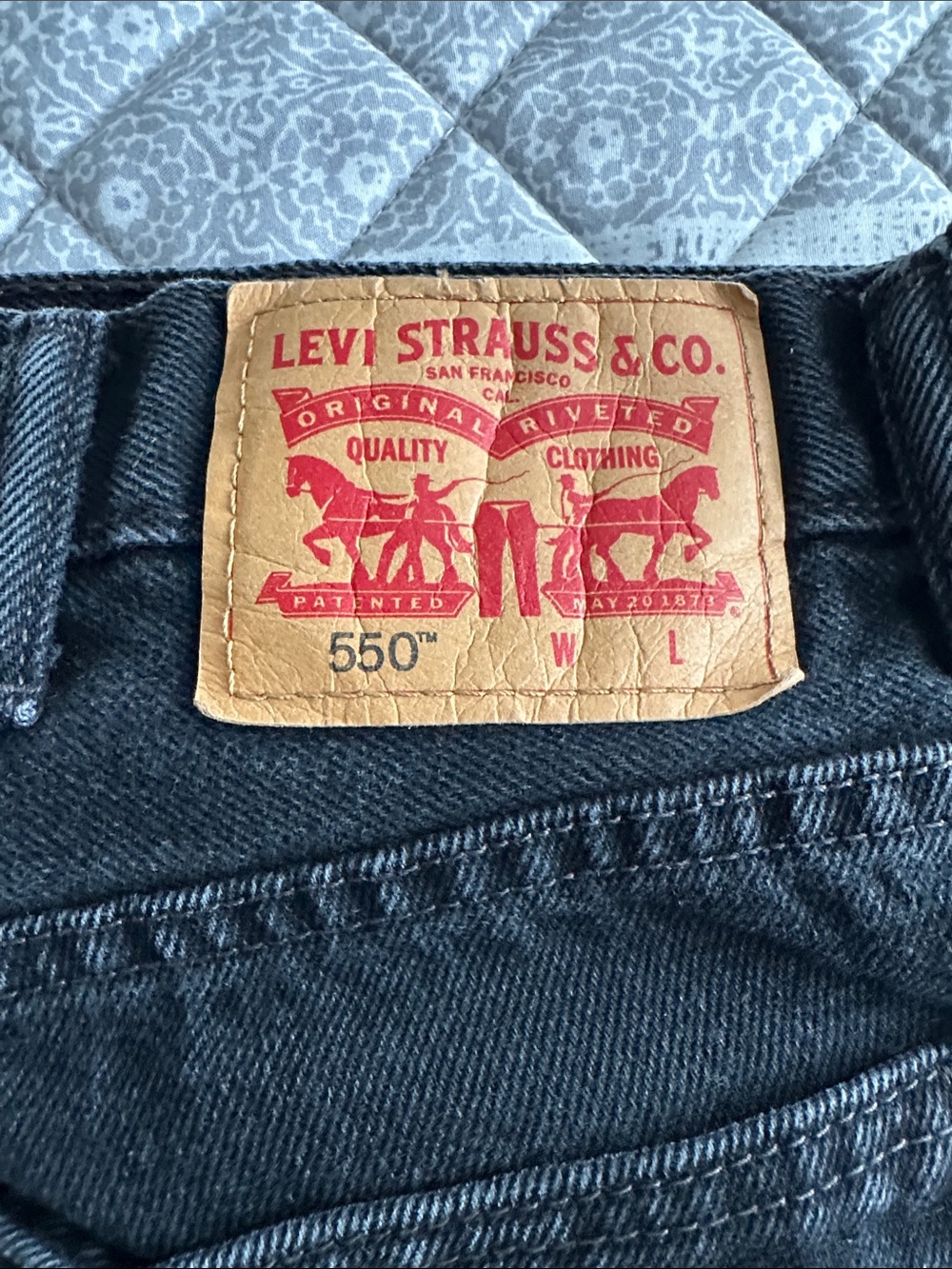 Levi's 550 Relaxed Fit Men's Jeans - Black Denim with Tan Patch
